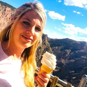 Meet your Posher, Angela